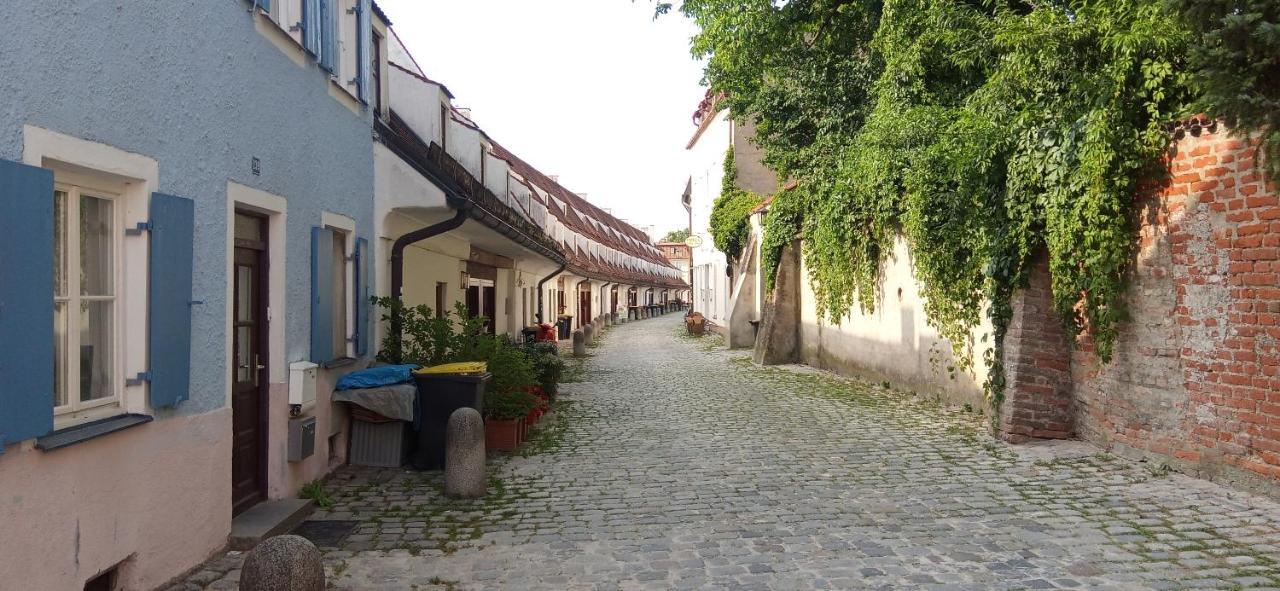 Grosses Zimmer Bad Kueche Wohnzimmer Terasse Garten Zentral Ruhig Landsberg am Lech Exterior foto