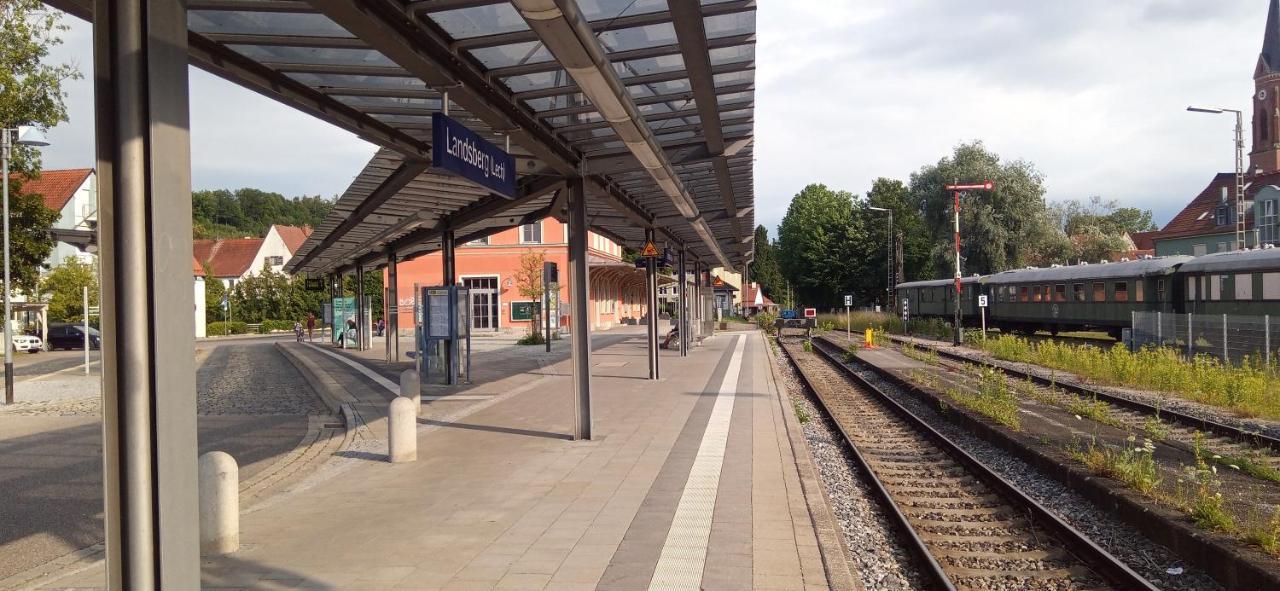 Grosses Zimmer Bad Kueche Wohnzimmer Terasse Garten Zentral Ruhig Landsberg am Lech Exterior foto